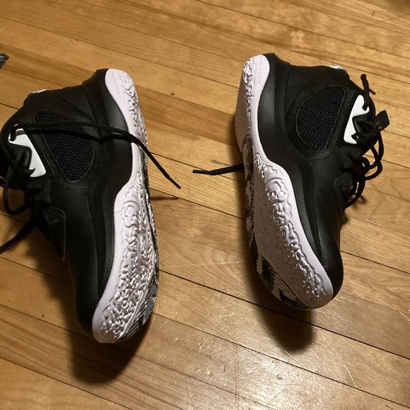 Mens Under Armour shoes - Picture 8 of 8